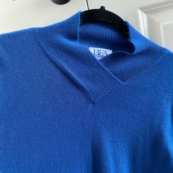 Women’s Acrylic Sweater - Picture 3 of 7